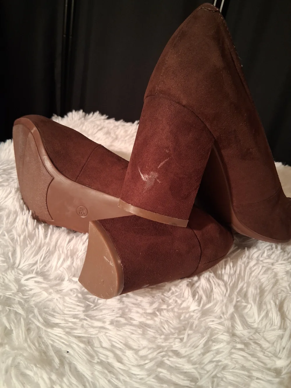 Marc Fisher Dark Brown Suede Pointed-Toe Pumps NWOT, glue Frome Tag Inside, Hee